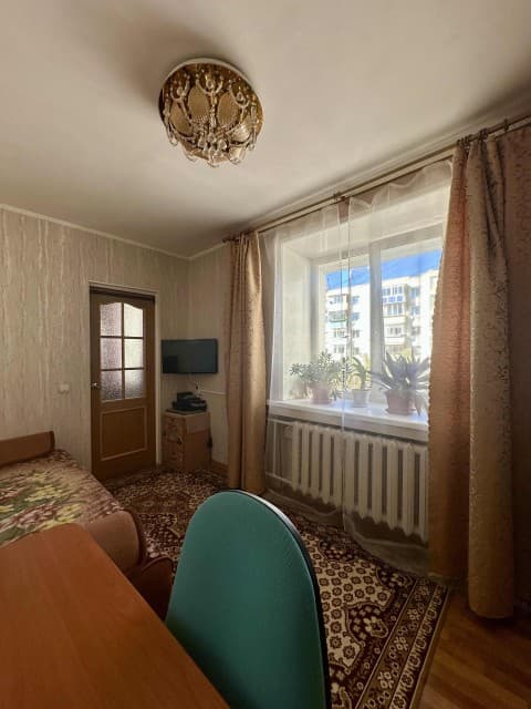 3 комн., 48 м², Блочный, Площадь Победы 5