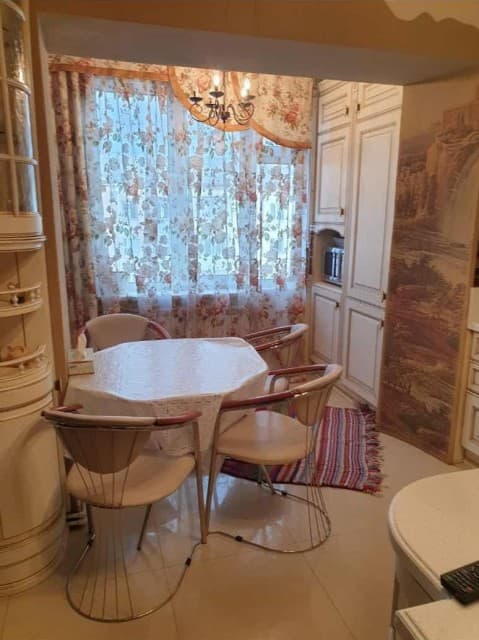 Больше 4 комн., 120 м², 112 серия, Дом быта
