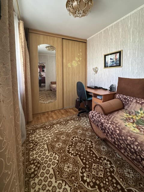 3 комн., 48 м², Блочный, Площадь Победы 6