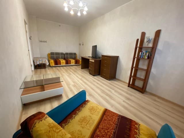 2 комн., 58 м², Инд. планировка, Областная больница, рынок "Манньыаттаах" 4