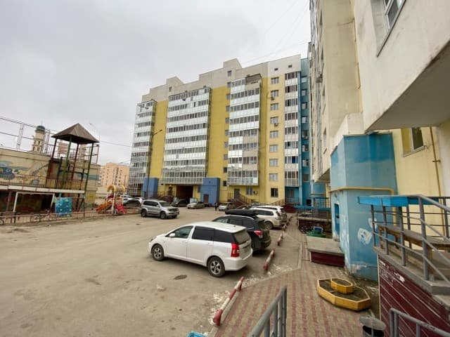 2 комн., 58 м², Инд. планировка, Областная больница, рынок "Манньыаттаах" 13