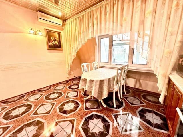 4 комн., 142 м², Монолитно-каркасный, Центр - район пл. Ленина 18