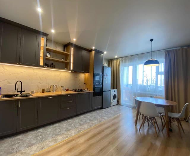 3 комн., 81 м², Инд. планировка, ДСК
