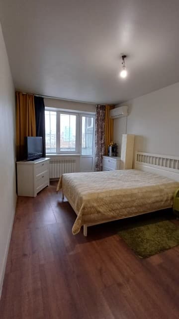 2 комн., 50 м², КПД, Центр - район пл. Орджоникидзе