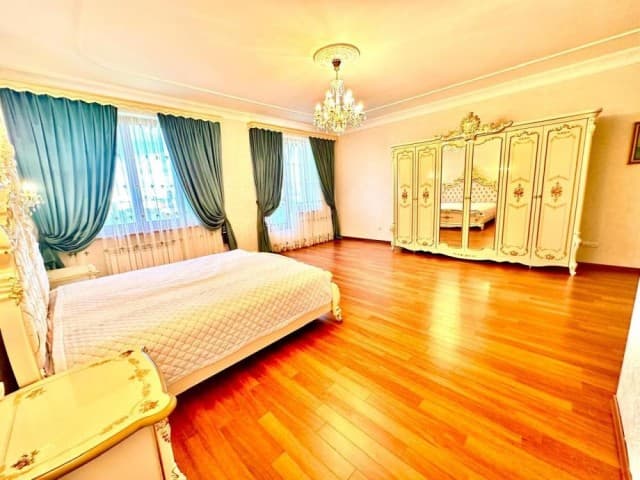 4 комн., 142 м², Монолитно-каркасный, Центр - район пл. Ленина 9