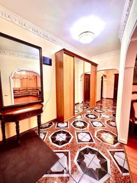 4 комн., 142 м², Монолитно-каркасный, Центр - район пл. Ленина 5