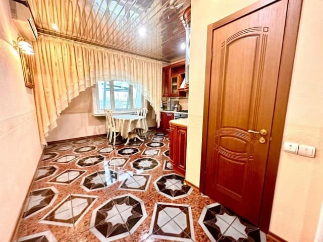 4 комн., 142 м², Монолитно-каркасный, Центр - район пл. Ленина 4