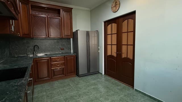 3 комн., 93 м², Инд. планировка, Сахацирк 3