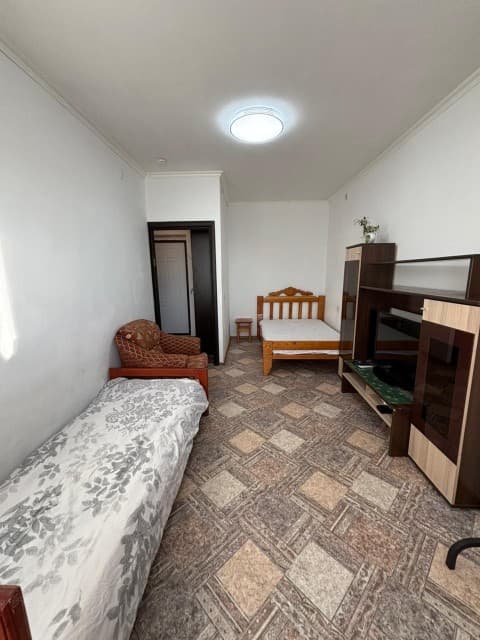 1 комн., 31 м², Блочный, Областная больница, рынок "Манньыаттаах" 2