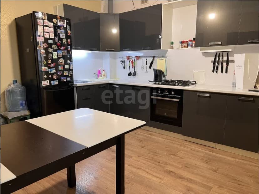 2 комн., 76 м², Монолитно-каркасный