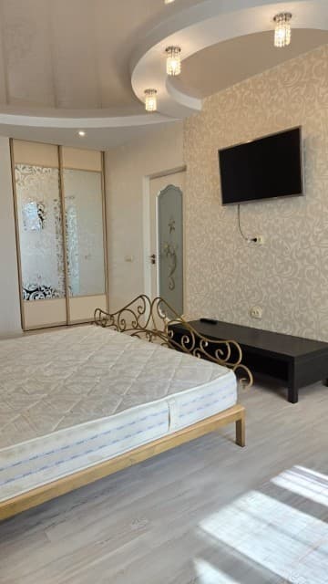 3 комн., 94 м², Блочный, Апельсин 8