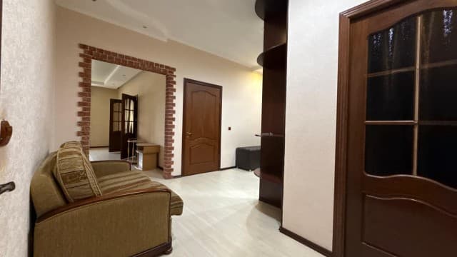 3 комн., 93 м², Инд. планировка, Сахацирк 11